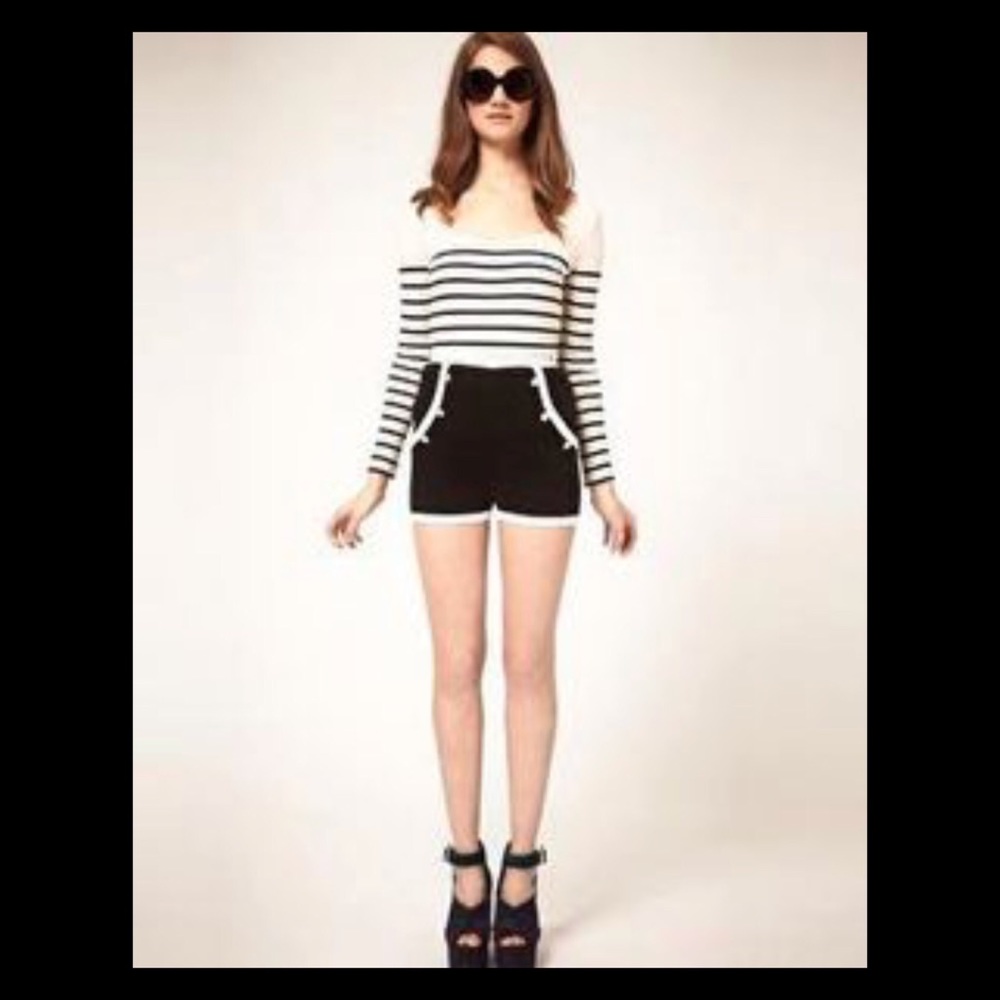 💛ASOS💛 NWT black shorts with gold buttons